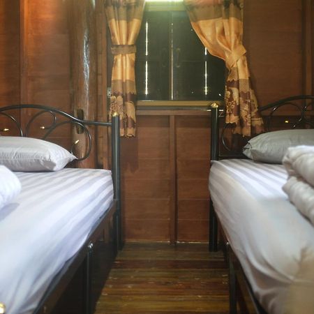 Rai Boonsom Apartamento Phrao Quarto foto