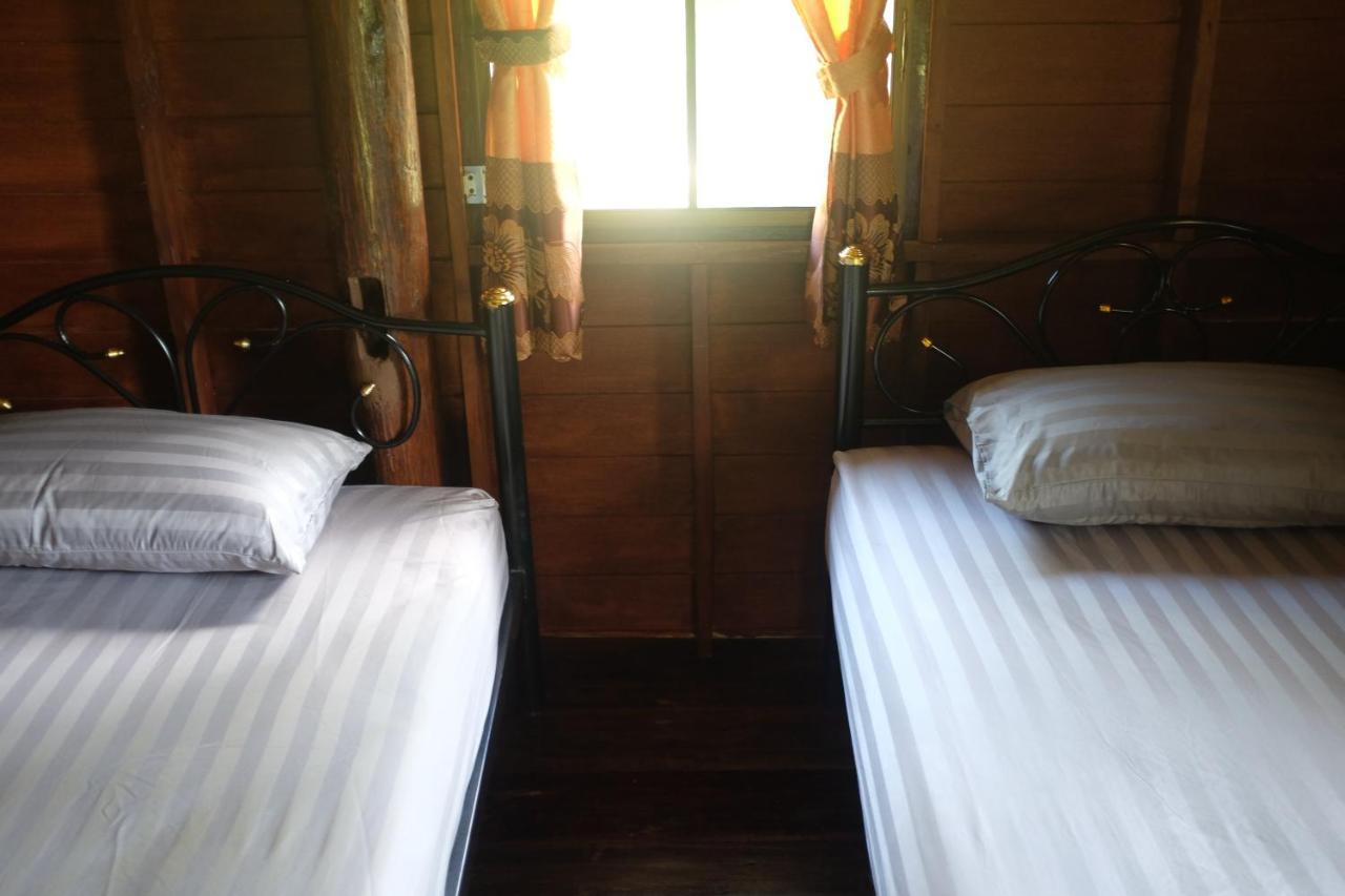 Rai Boonsom Apartamento Phrao Quarto foto