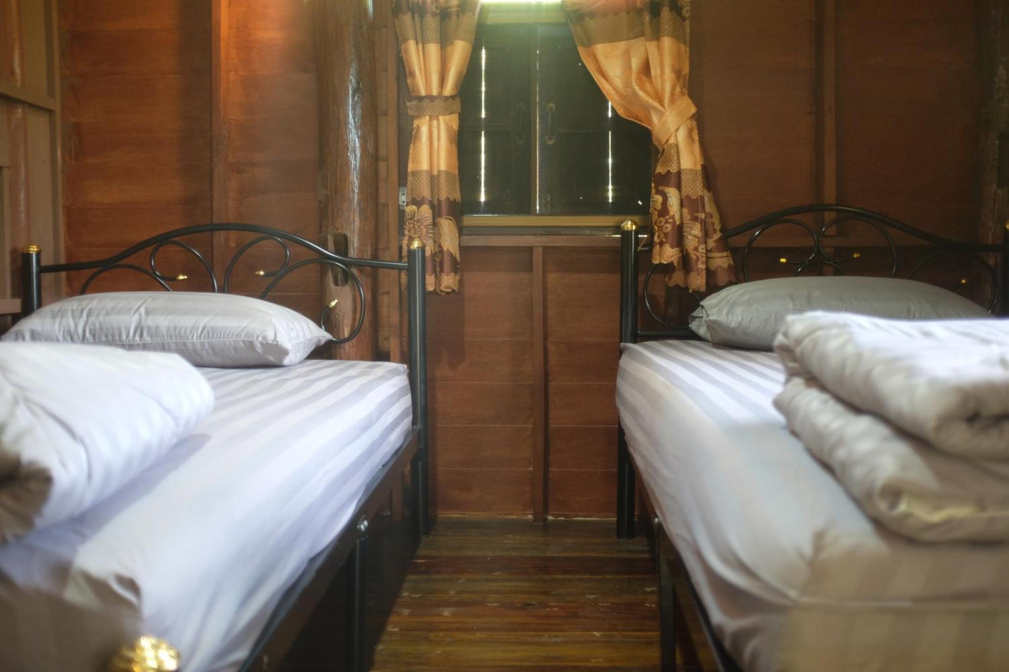 Rai Boonsom Apartamento Phrao Quarto foto