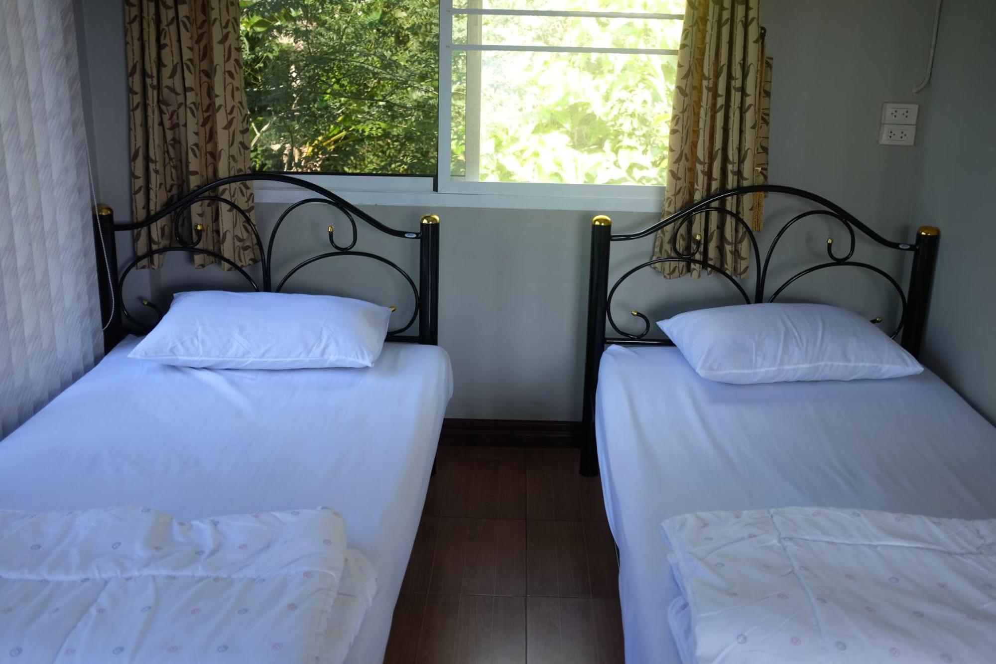 Rai Boonsom Apartamento Phrao Quarto foto