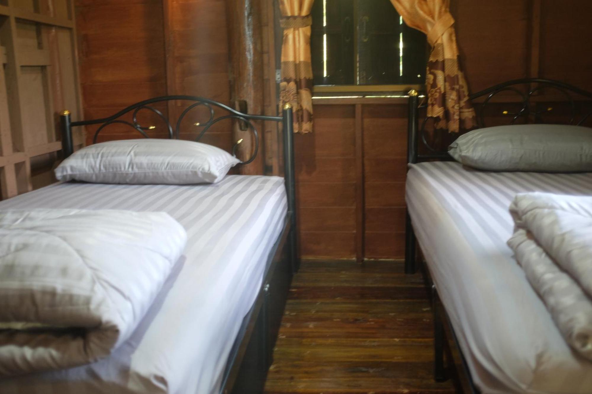 Rai Boonsom Apartamento Phrao Quarto foto