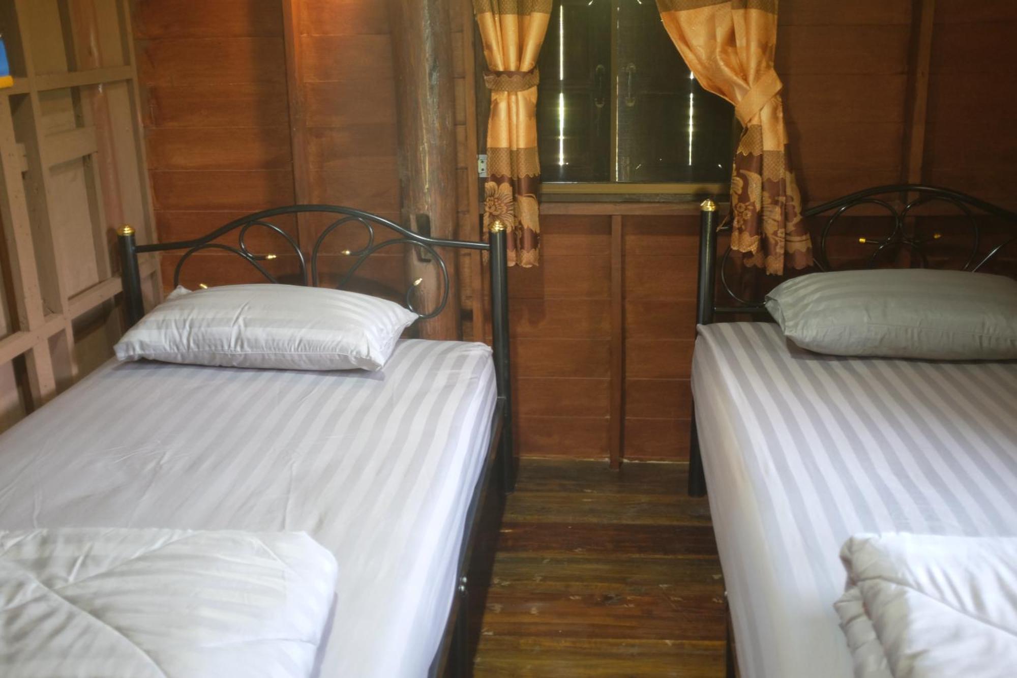 Rai Boonsom Apartamento Phrao Quarto foto