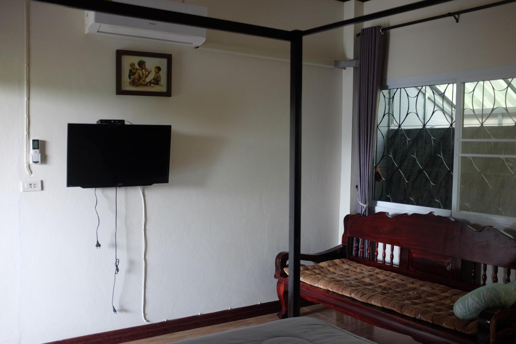 Rai Boonsom Apartamento Phrao Quarto foto